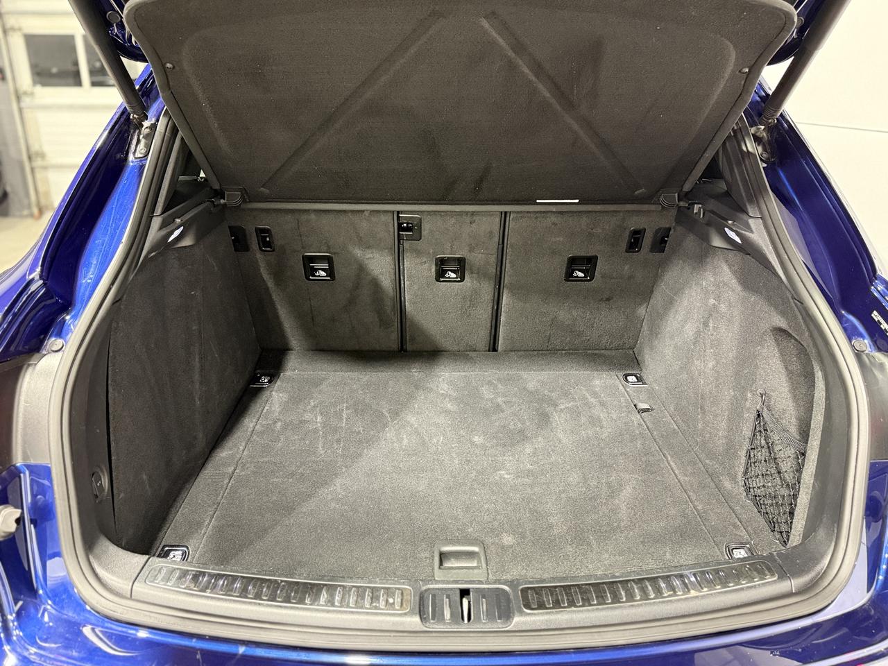 2022 Porsche Macan Base Photo