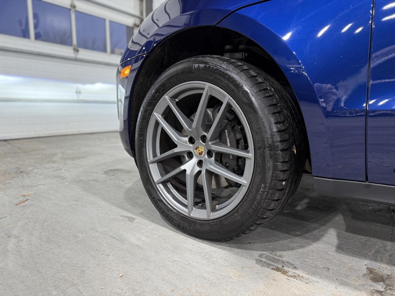 2022 Porsche Macan Base Photo