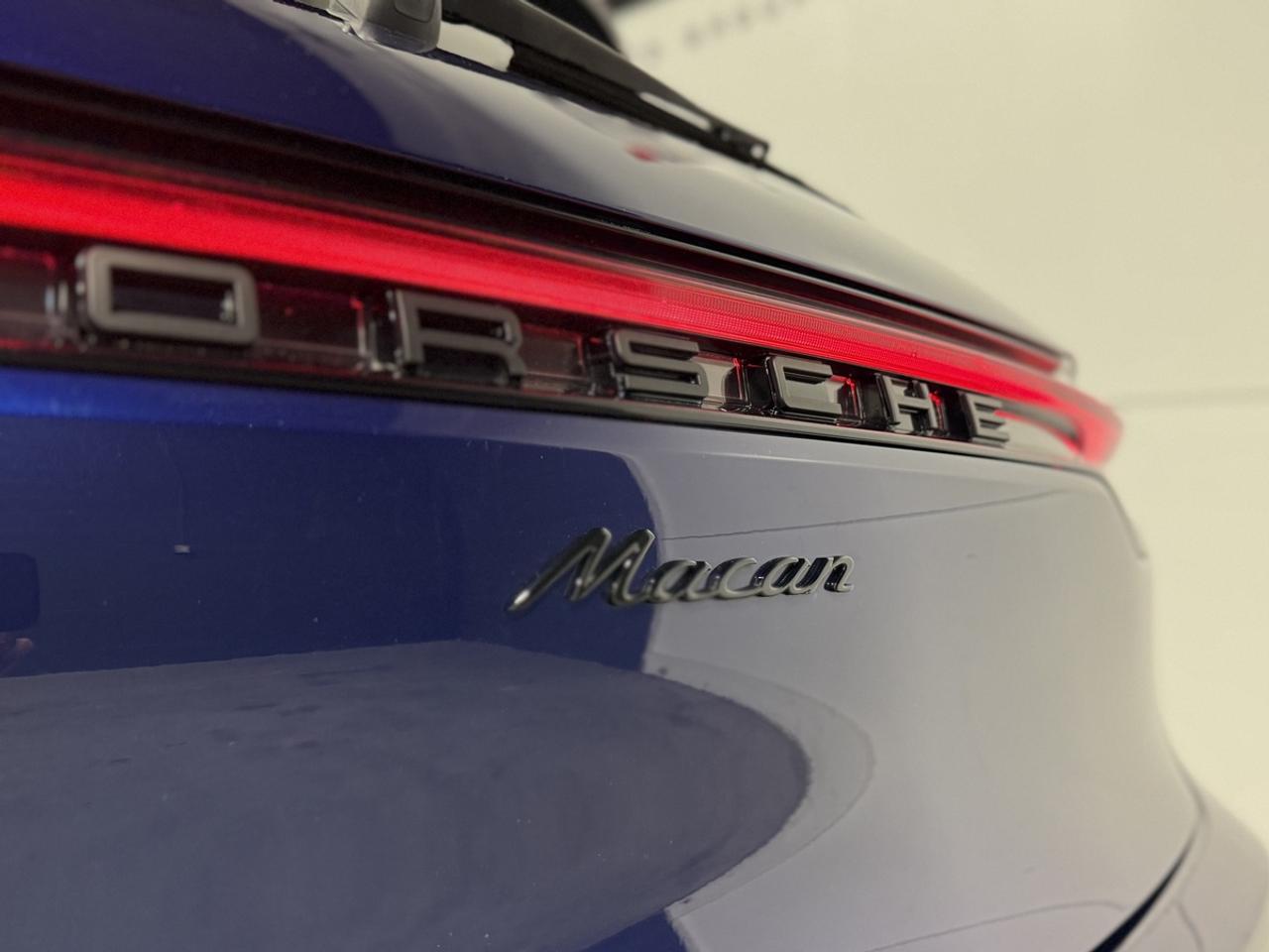 2022 Porsche Macan Base Photo