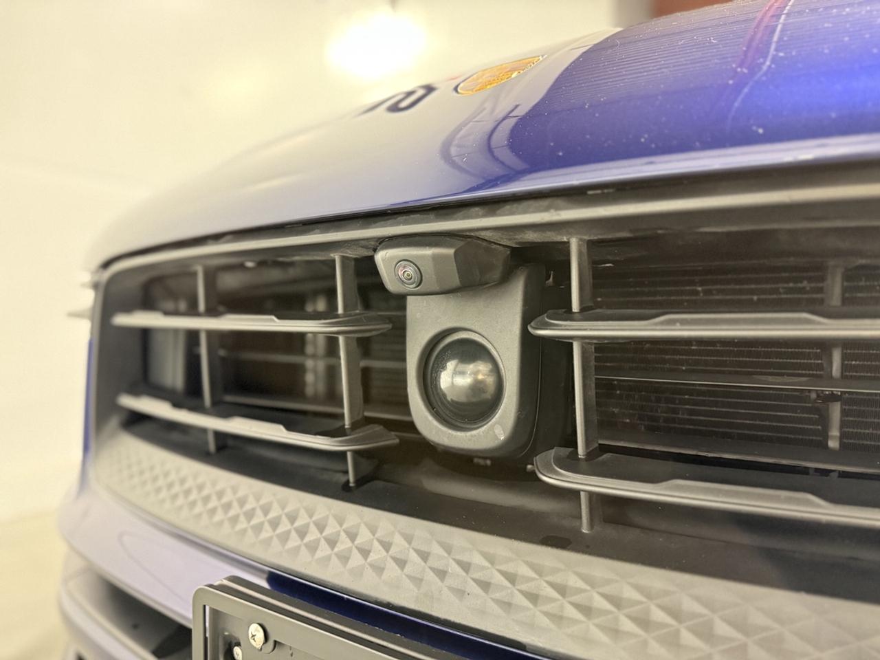 2022 Porsche Macan Base Photo