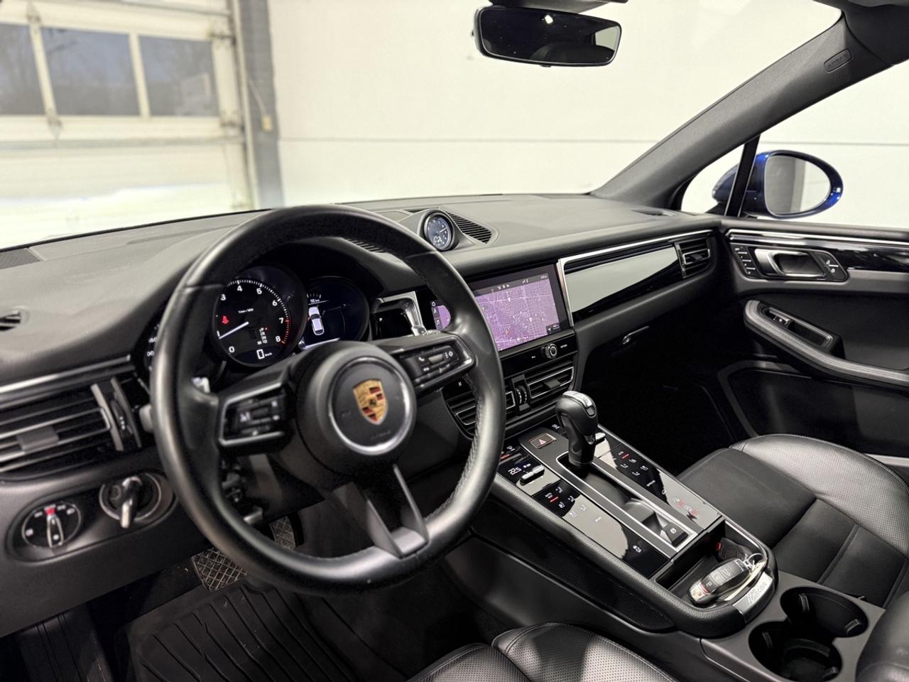 2022 Porsche Macan Base Photo