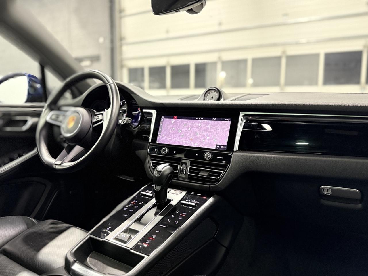 2022 Porsche Macan Base Photo