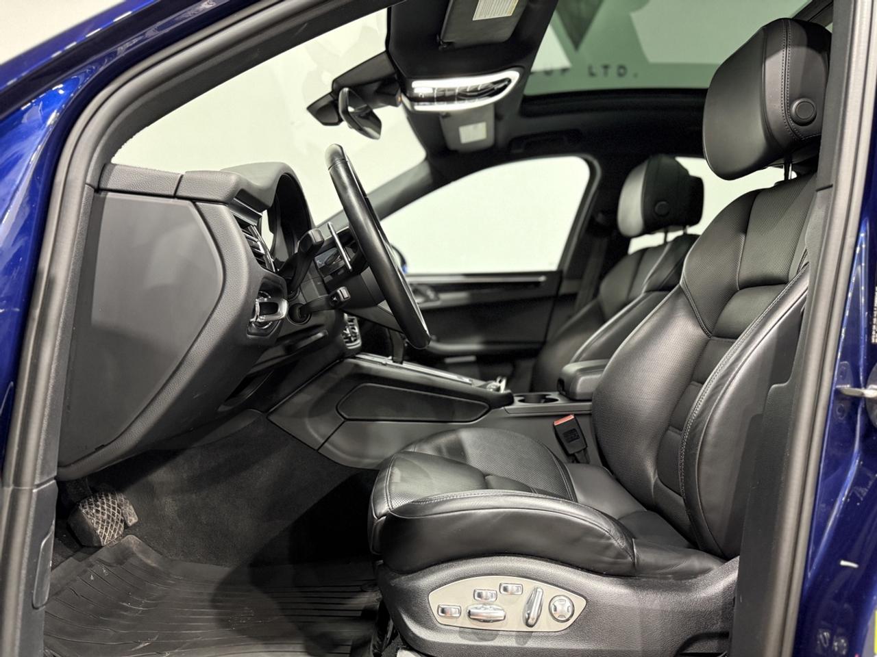 2022 Porsche Macan Base Photo