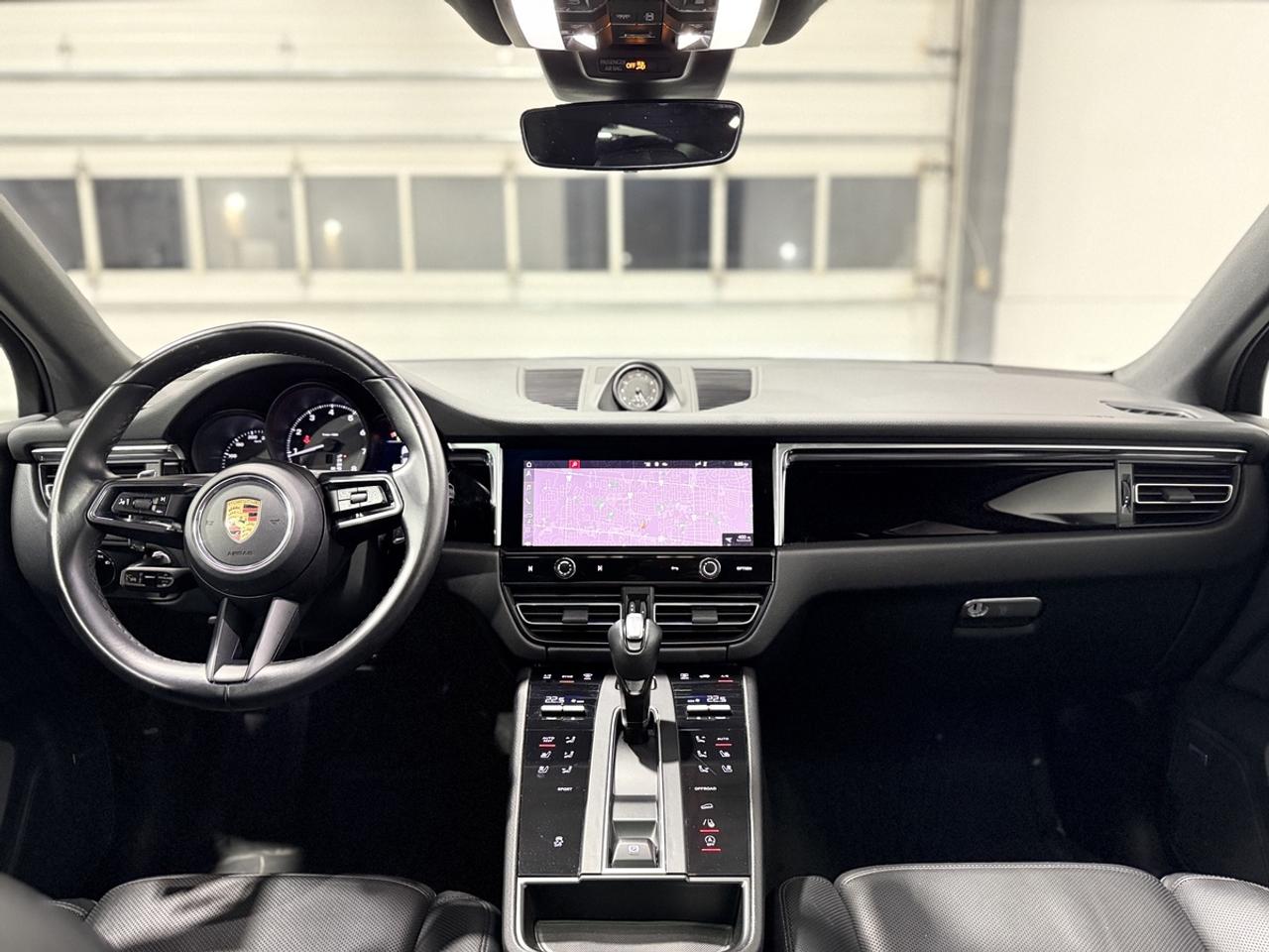 2022 Porsche Macan Base Photo