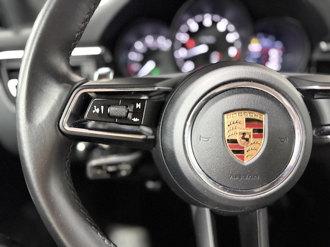 2022 Porsche Macan Base Photo