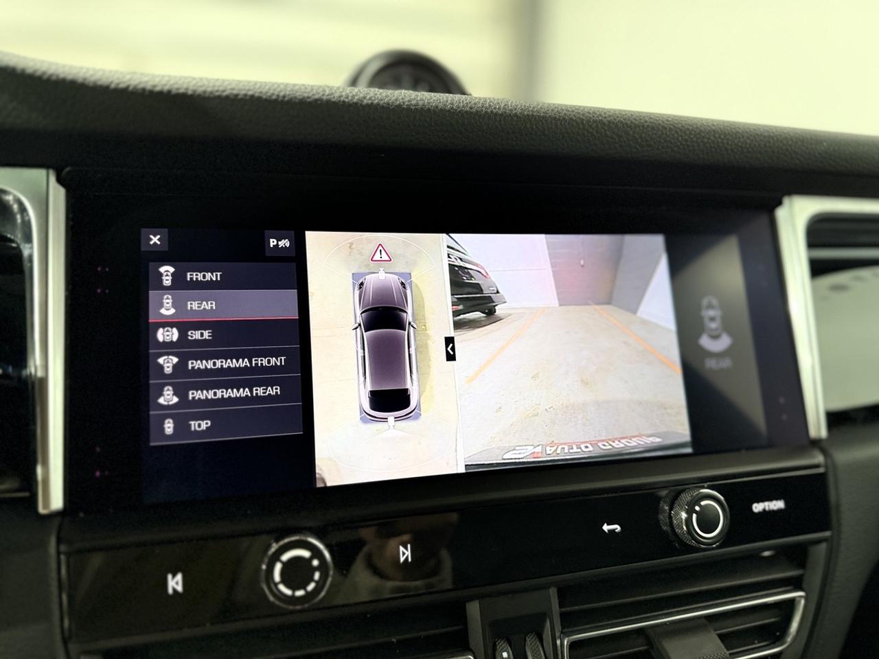 2022 Porsche Macan Base Photo