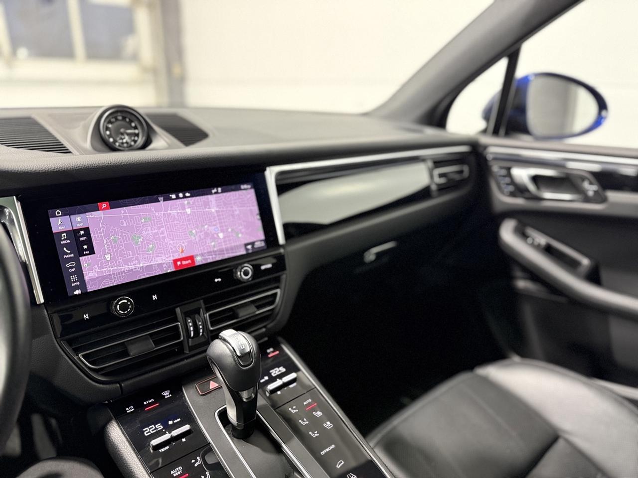 2022 Porsche Macan Base Photo