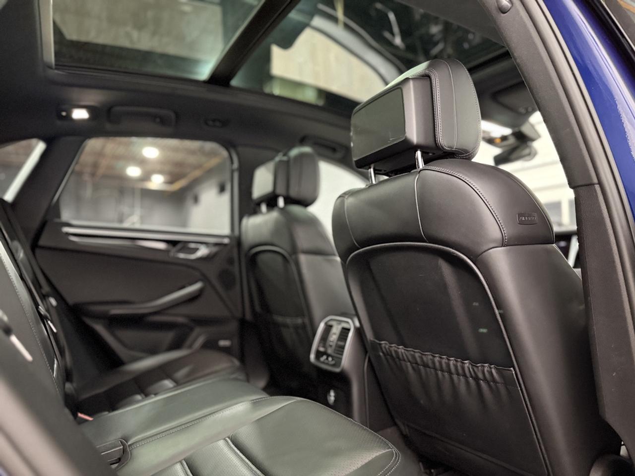 2022 Porsche Macan Base Photo