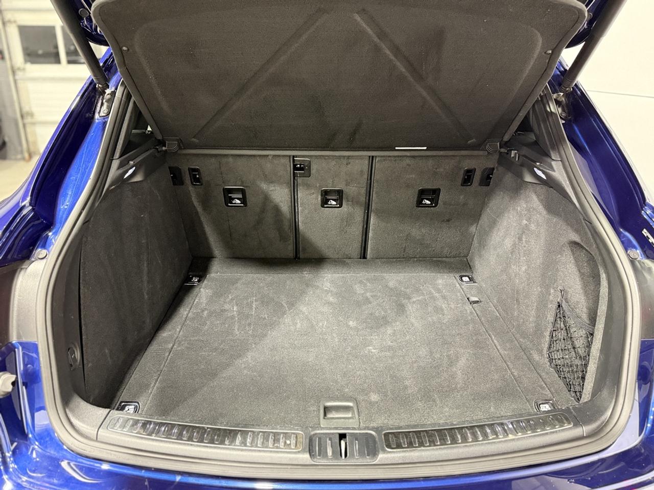 2022 Porsche Macan Base Photo