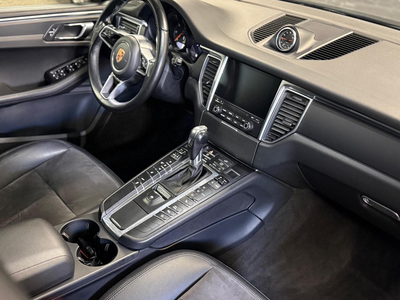 2018 Porsche Macan CLEAN CARFAX/PANOROOF Photo