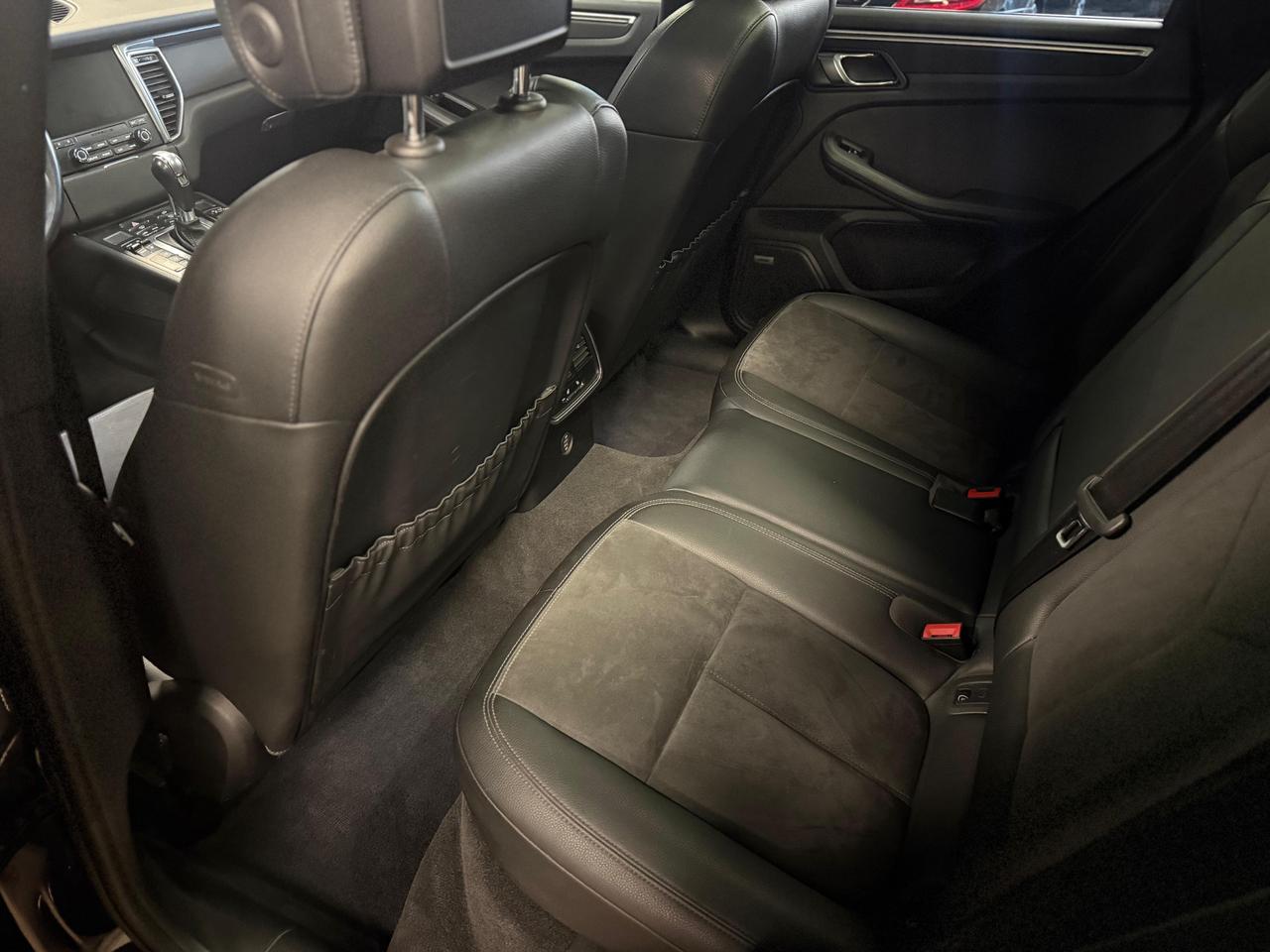 2018 Porsche Macan CLEAN CARFAX/PANOROOF Photo