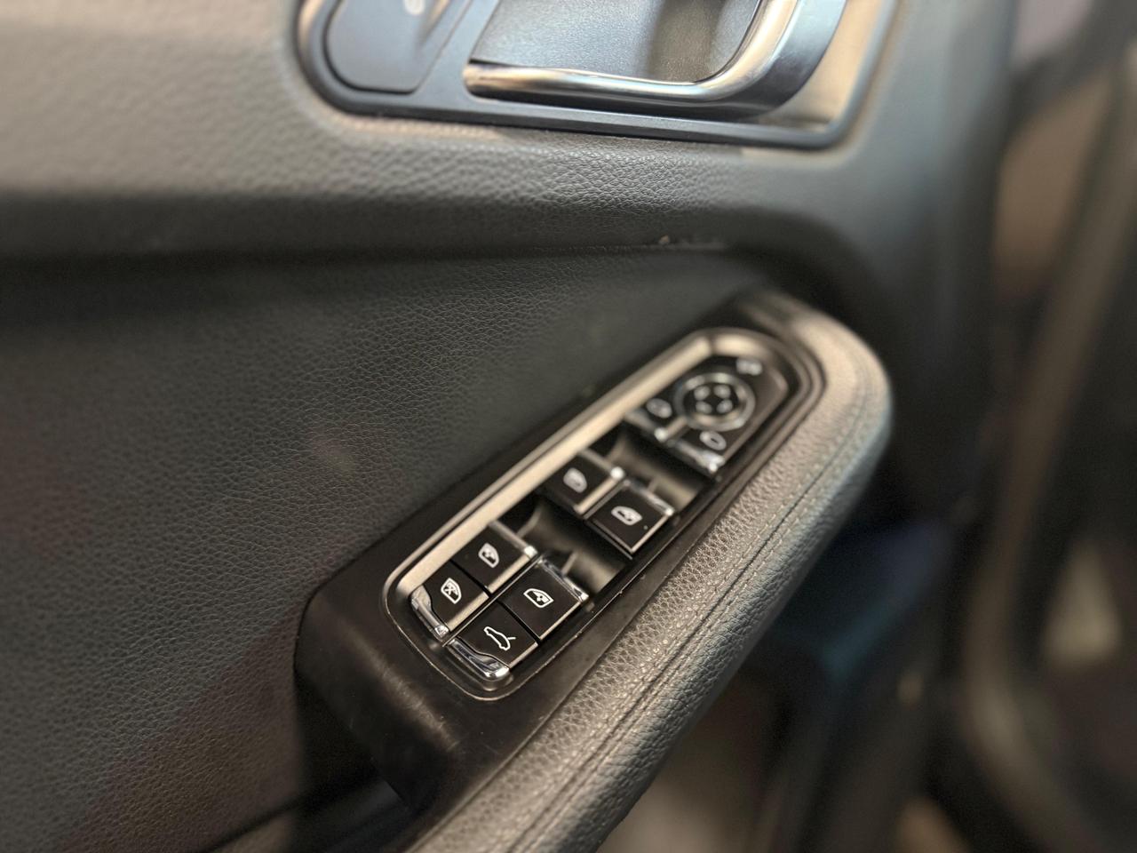 2018 Porsche Macan CLEAN CARFAX/PANOROOF Photo