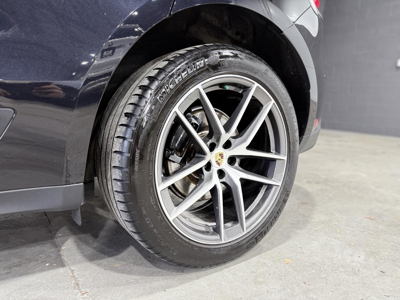 2022 Porsche Macan Base Photo