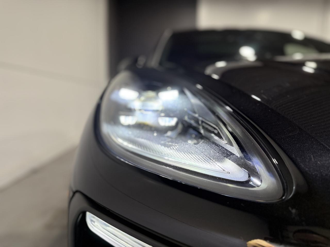 2022 Porsche Macan Base Photo