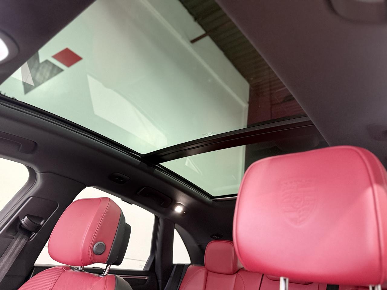 2022 Porsche Macan Base Photo