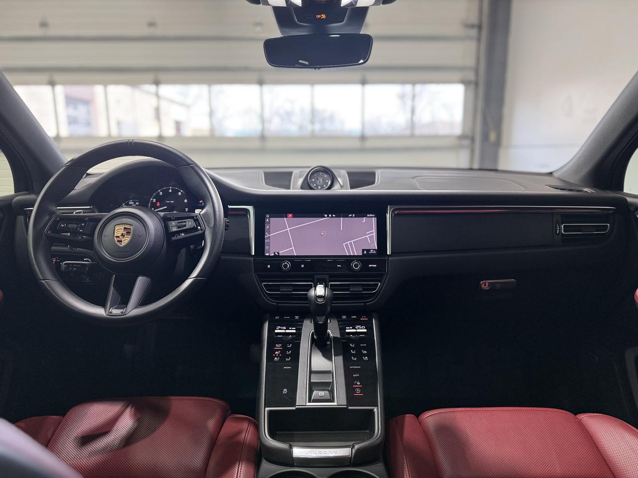 2022 Porsche Macan Base Photo