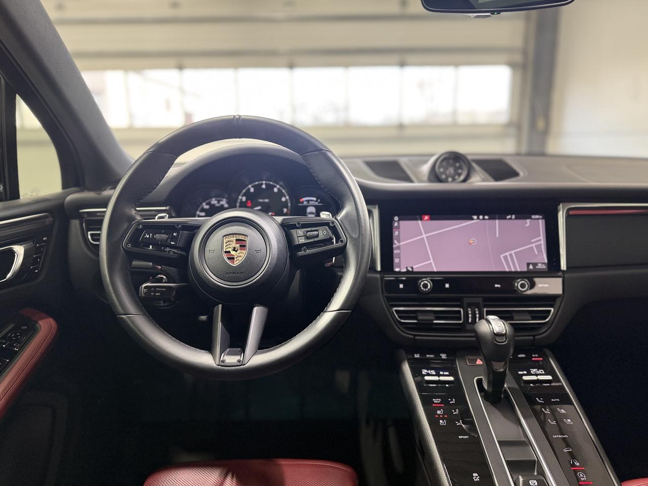 2022 Porsche Macan Base Photo
