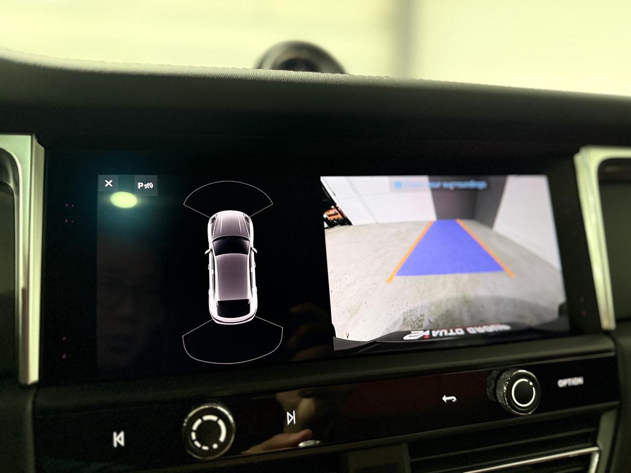 2022 Porsche Macan Base Photo