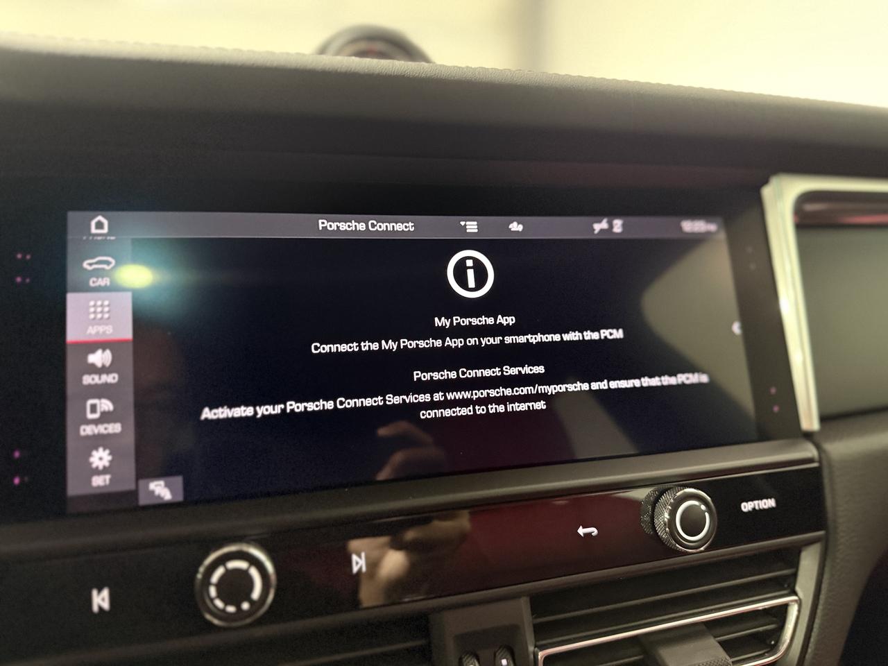 2022 Porsche Macan Base Photo