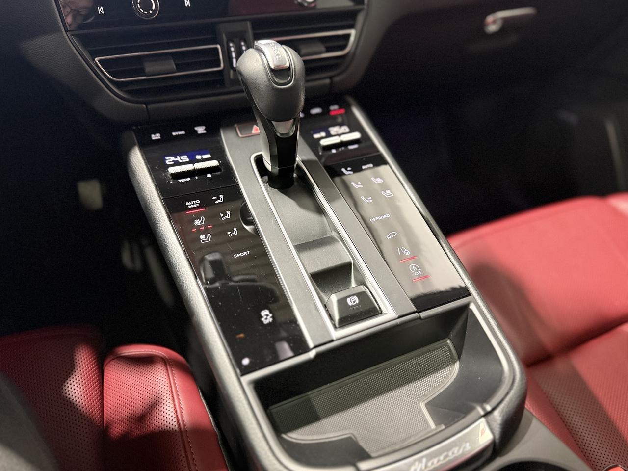 2022 Porsche Macan Base Photo