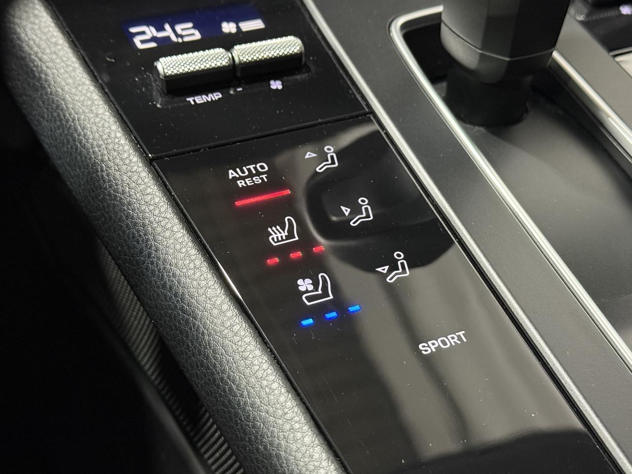 2022 Porsche Macan Base Photo