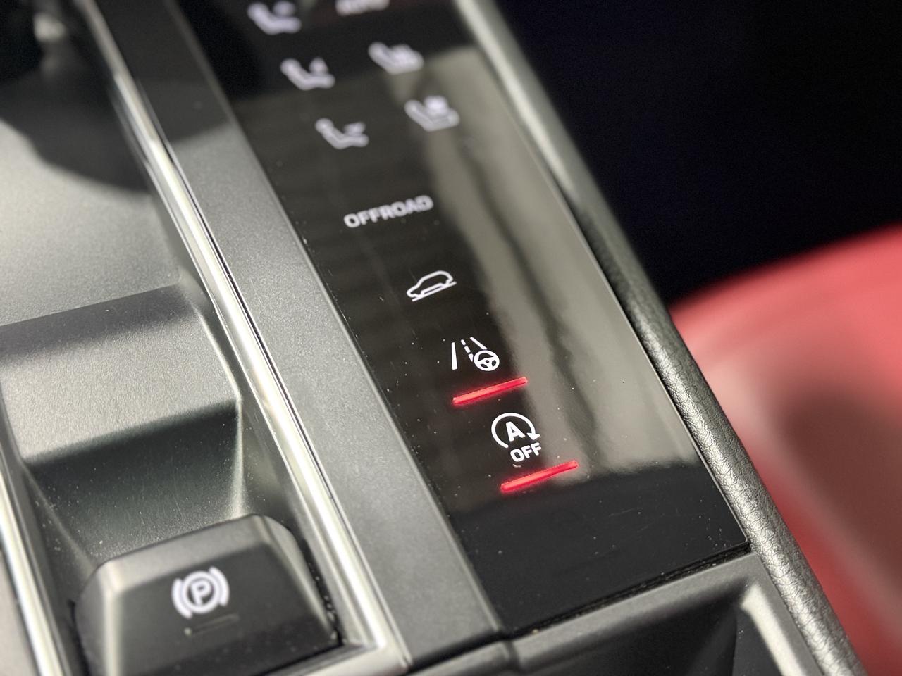 2022 Porsche Macan Base Photo