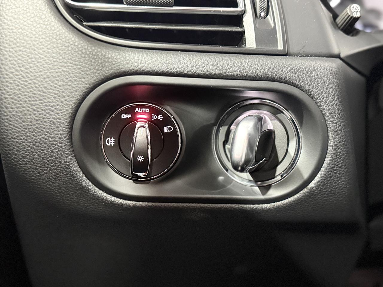 2022 Porsche Macan Base Photo