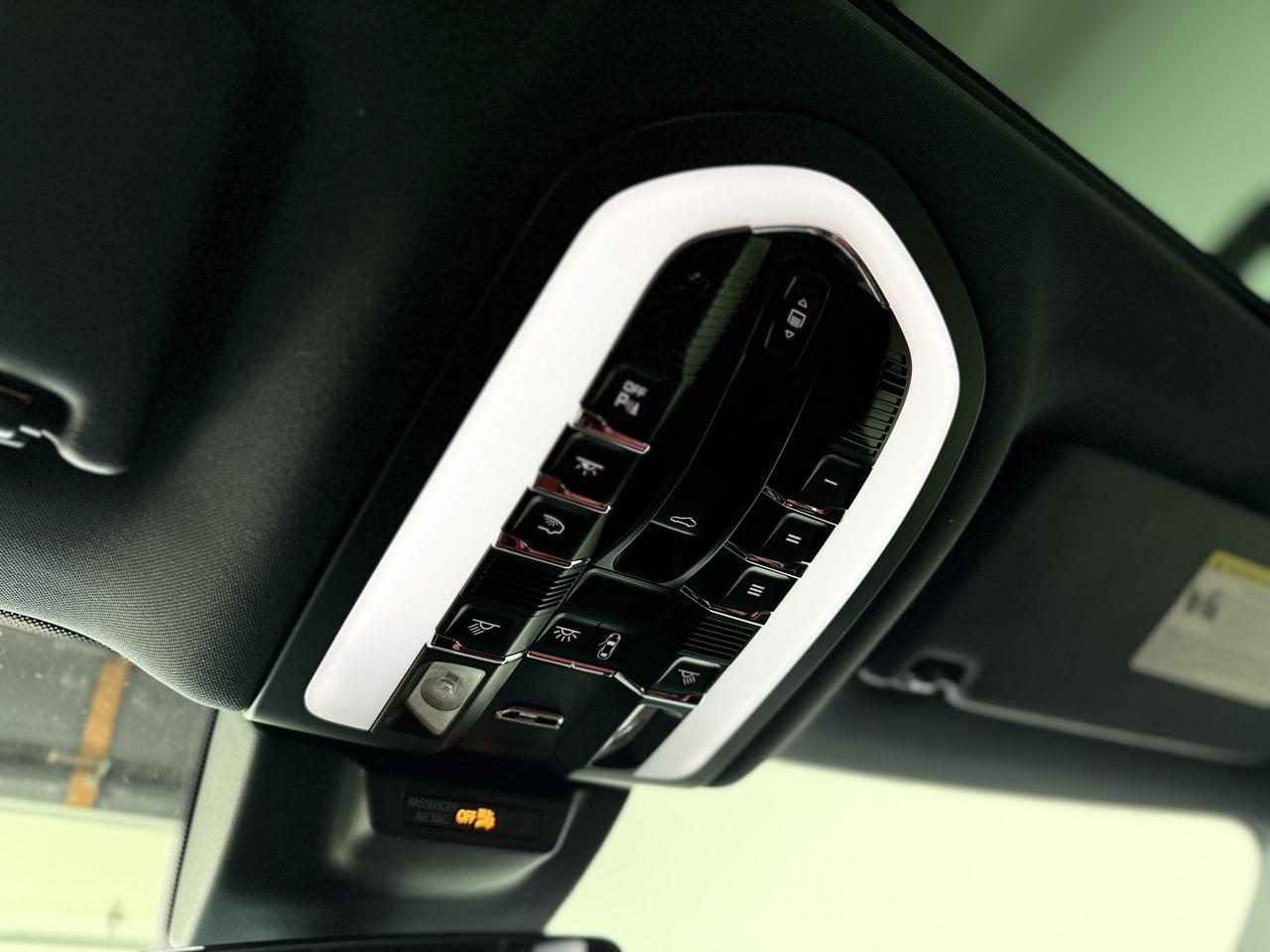 2022 Porsche Macan Base Photo