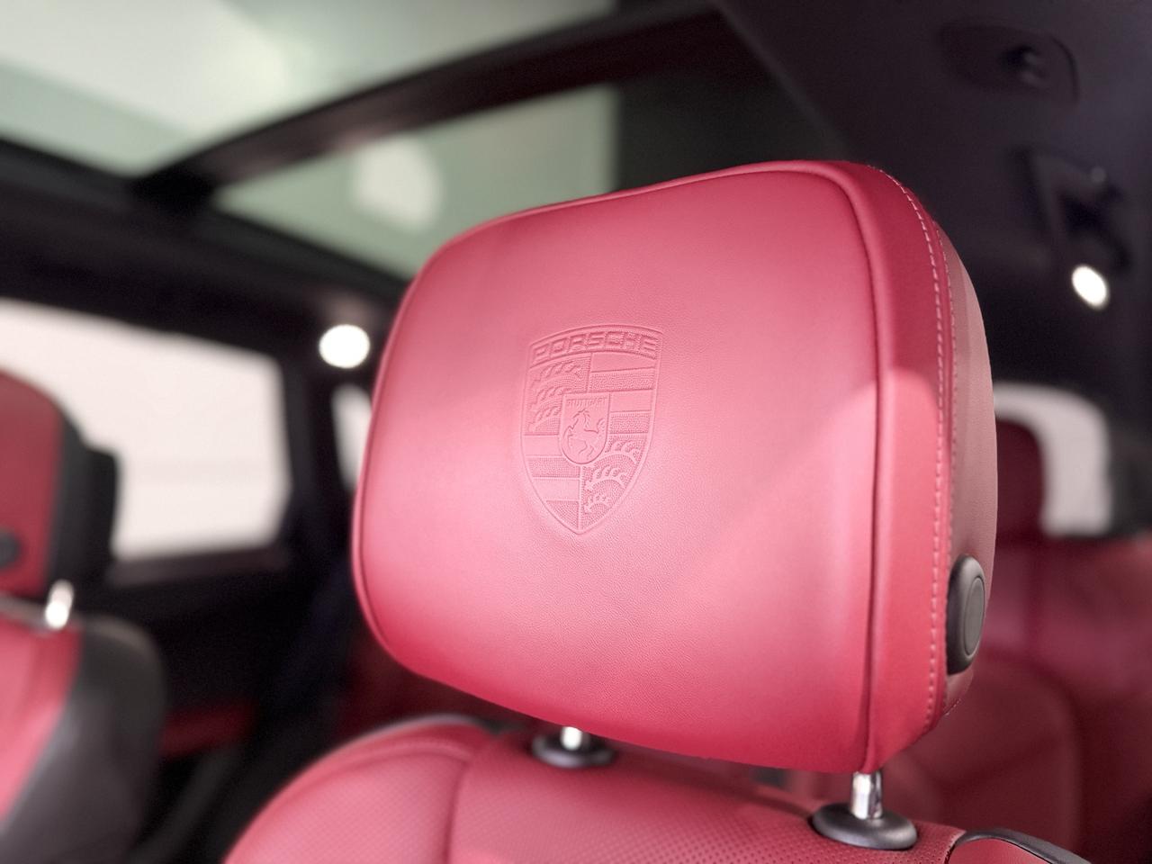 2022 Porsche Macan Base Photo