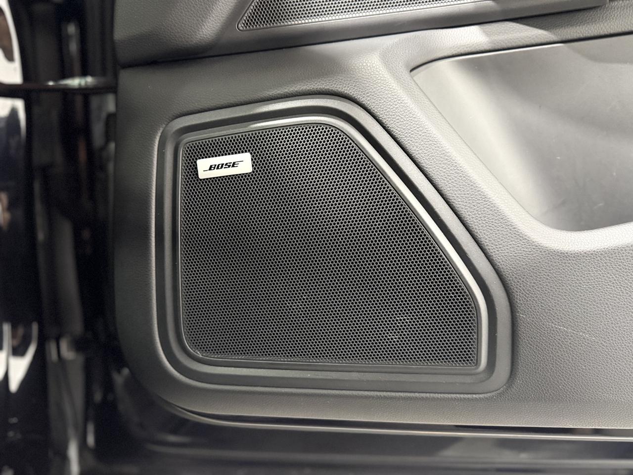 2022 Porsche Macan Base Photo