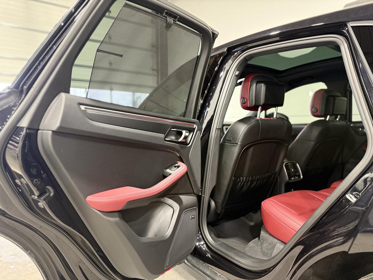 2022 Porsche Macan Base Photo