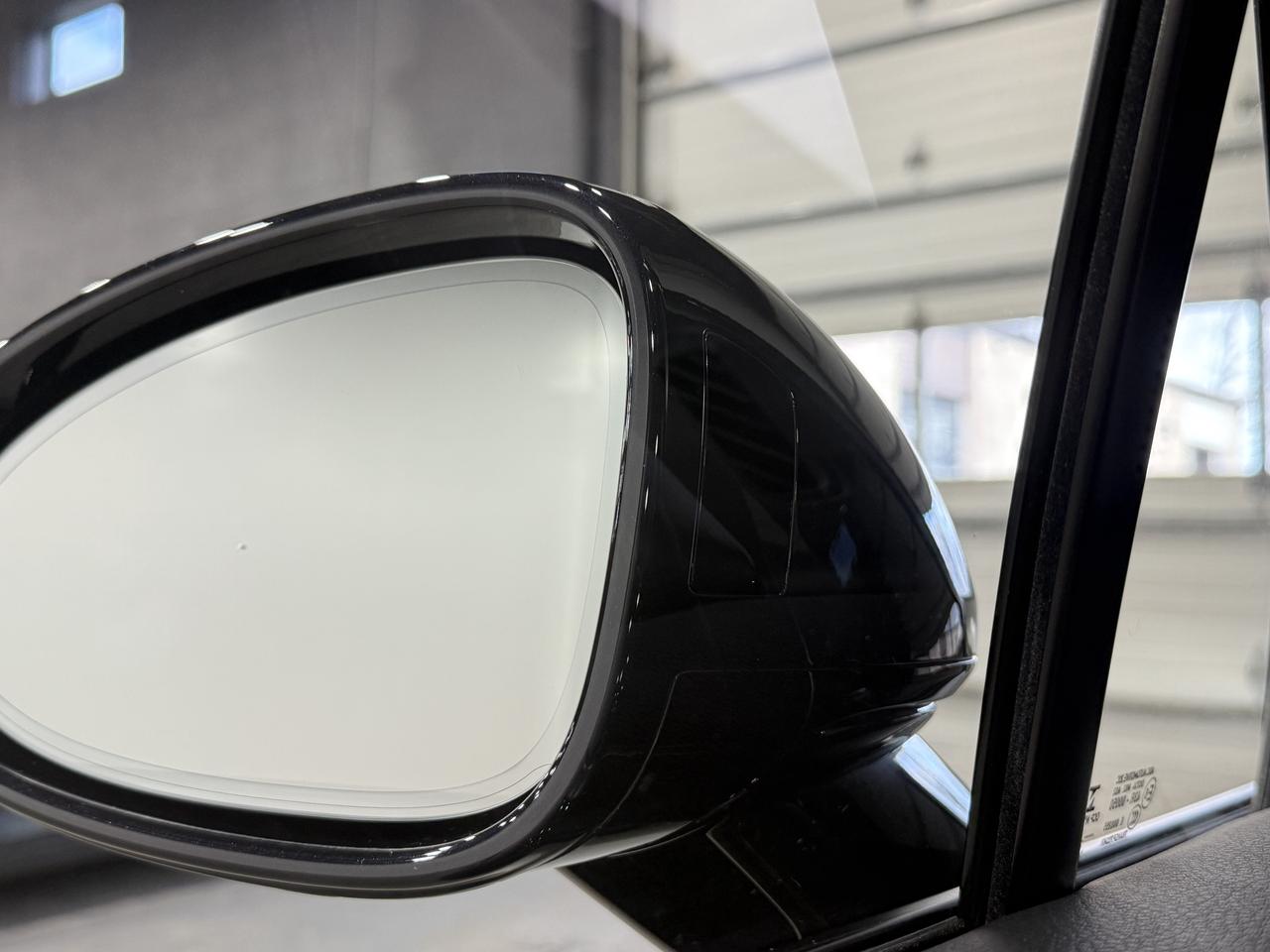 2022 Porsche Macan Base Photo