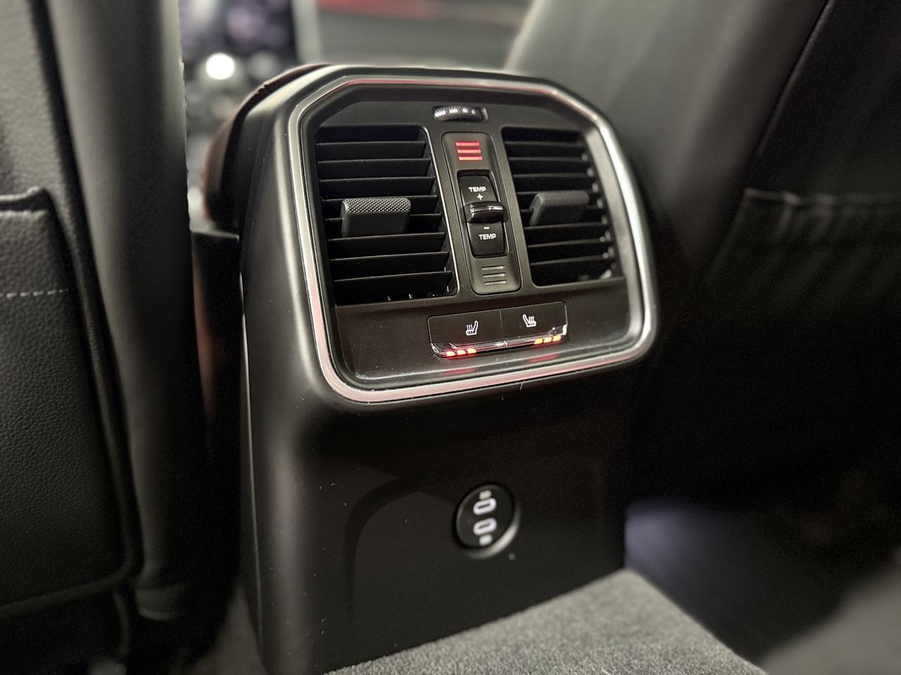 2022 Porsche Macan Base Photo