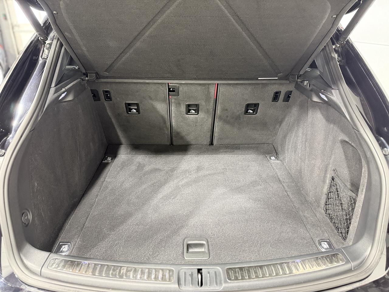 2022 Porsche Macan Base Photo