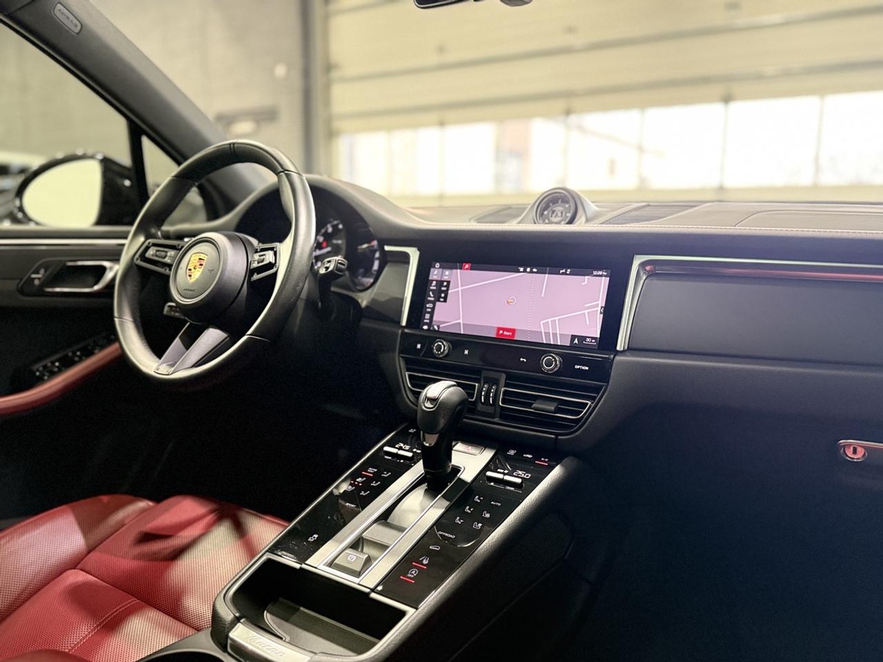 2022 Porsche Macan Base Photo