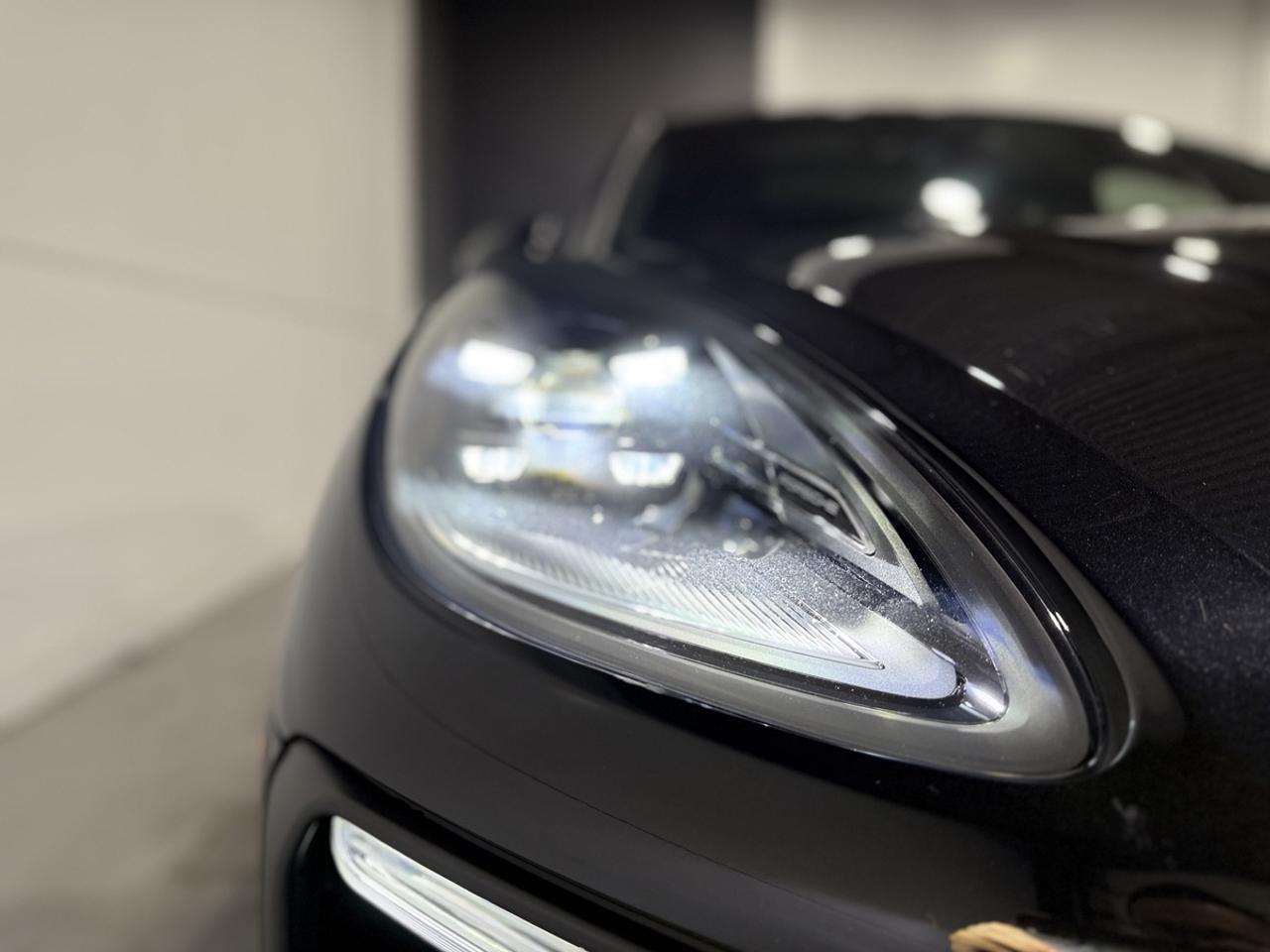 2022 Porsche Macan Base Photo