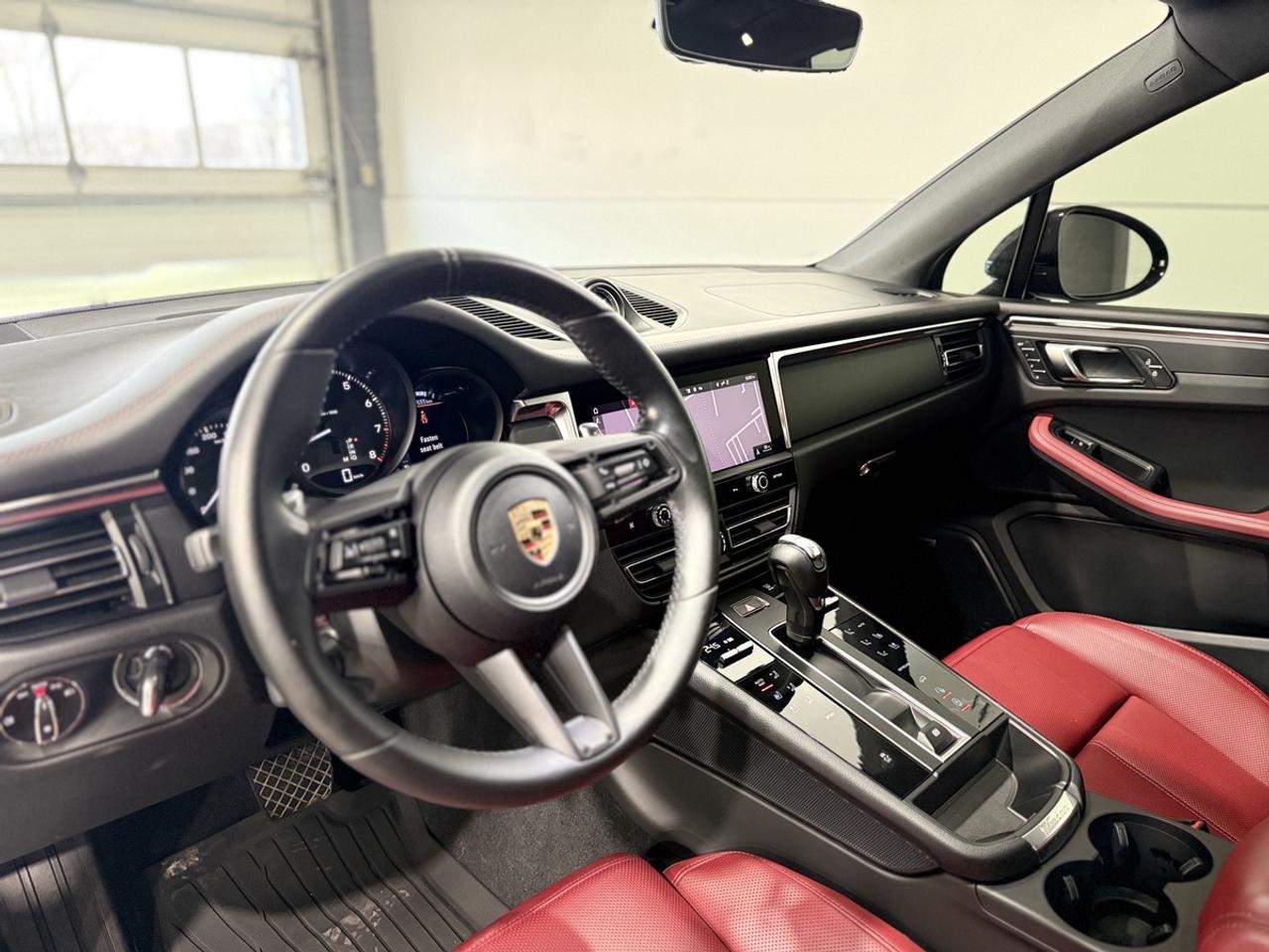 2022 Porsche Macan Base Photo