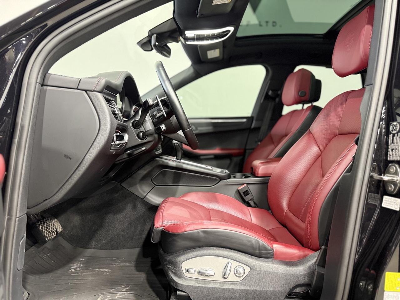 2022 Porsche Macan Base Photo
