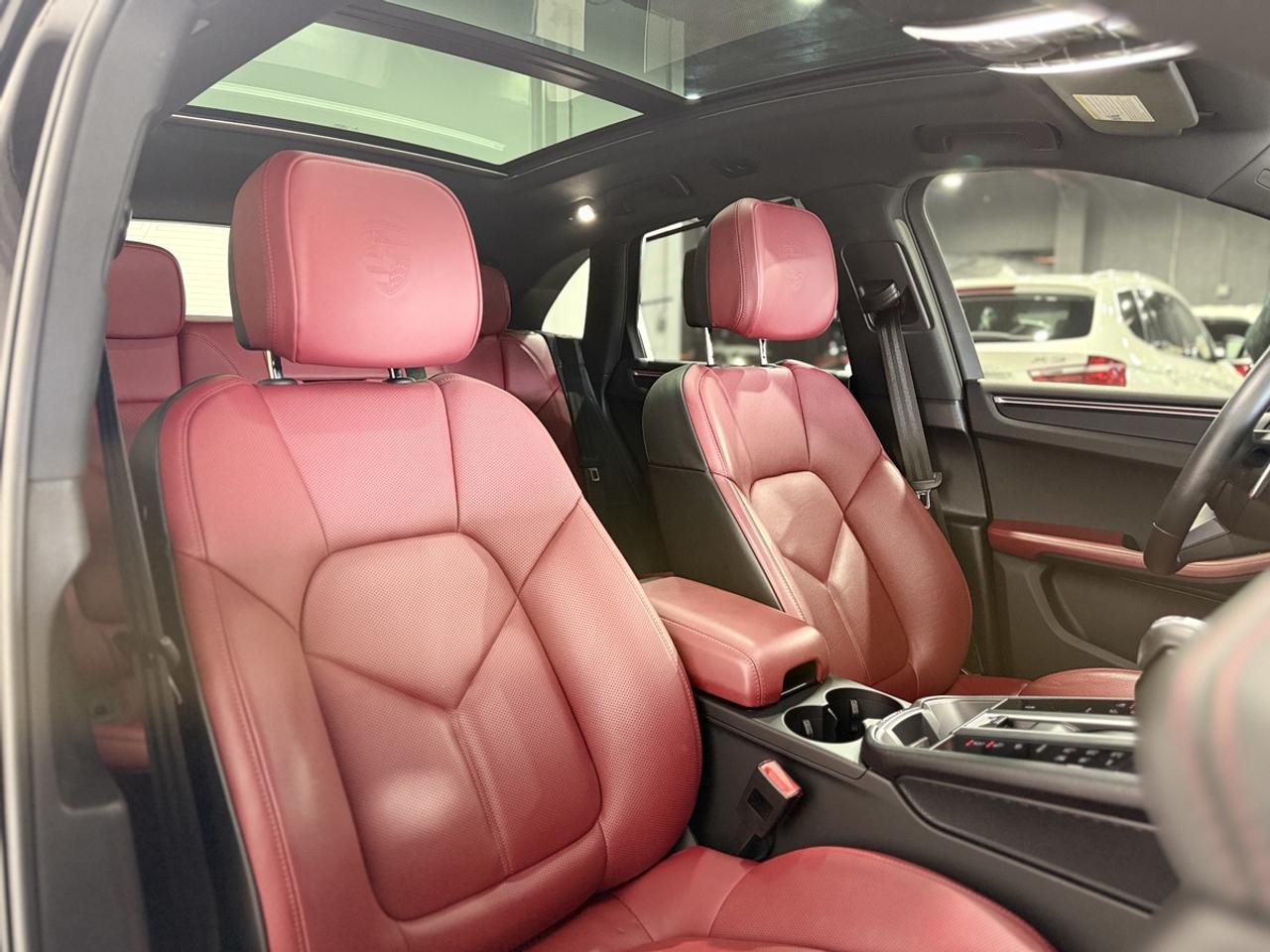 2022 Porsche Macan Base Photo