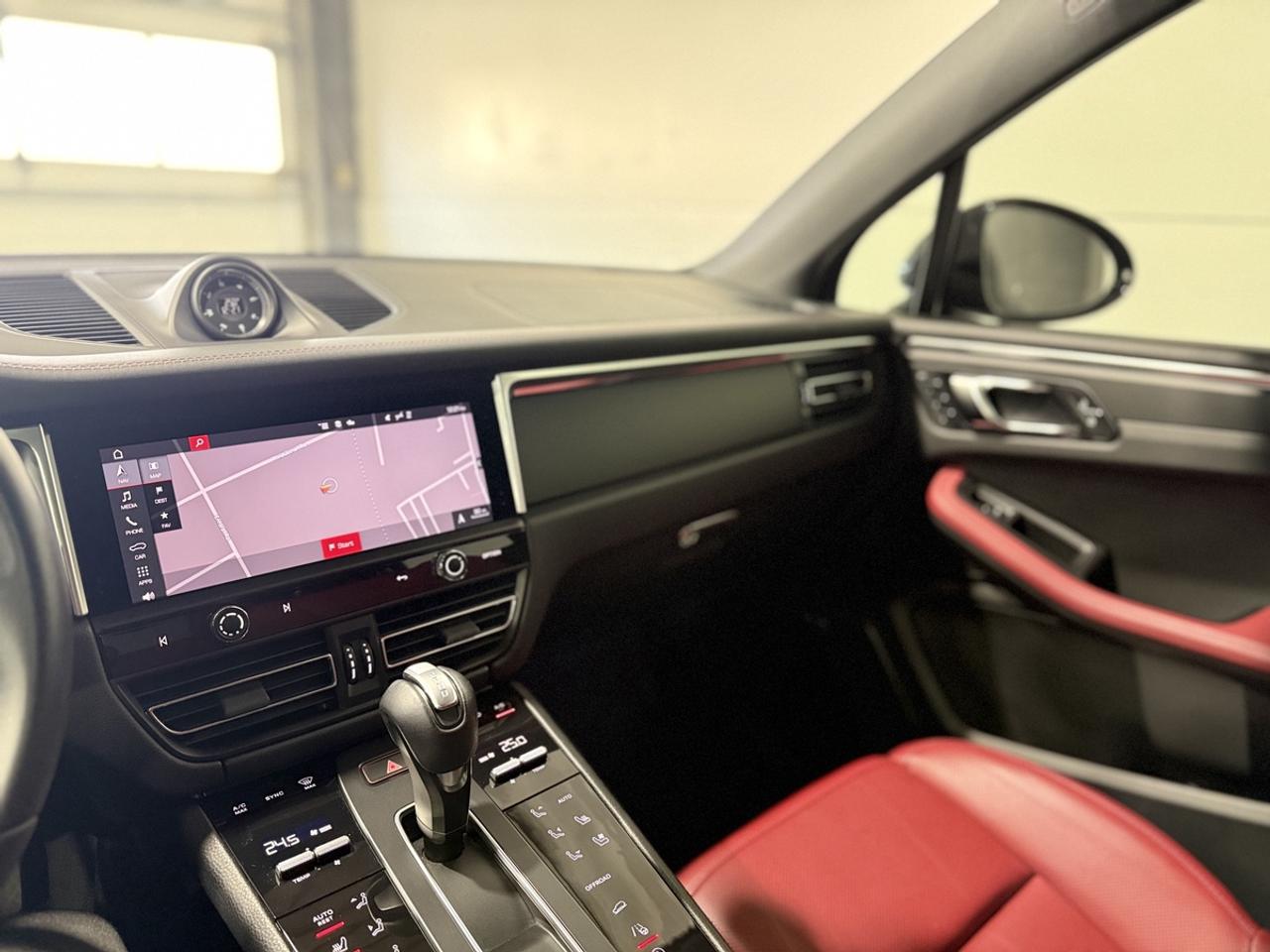 2022 Porsche Macan Base Photo