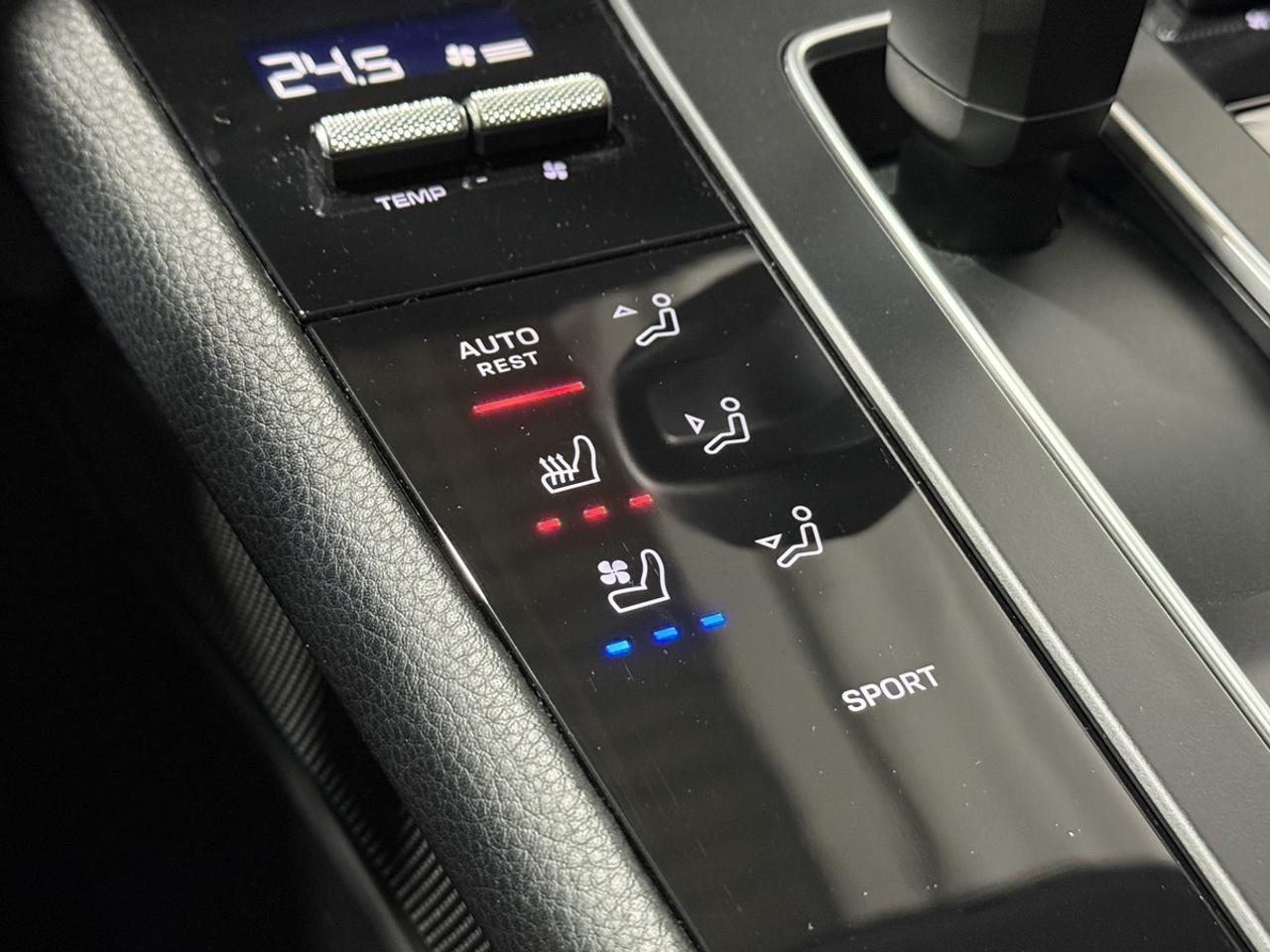 2022 Porsche Macan Base Photo