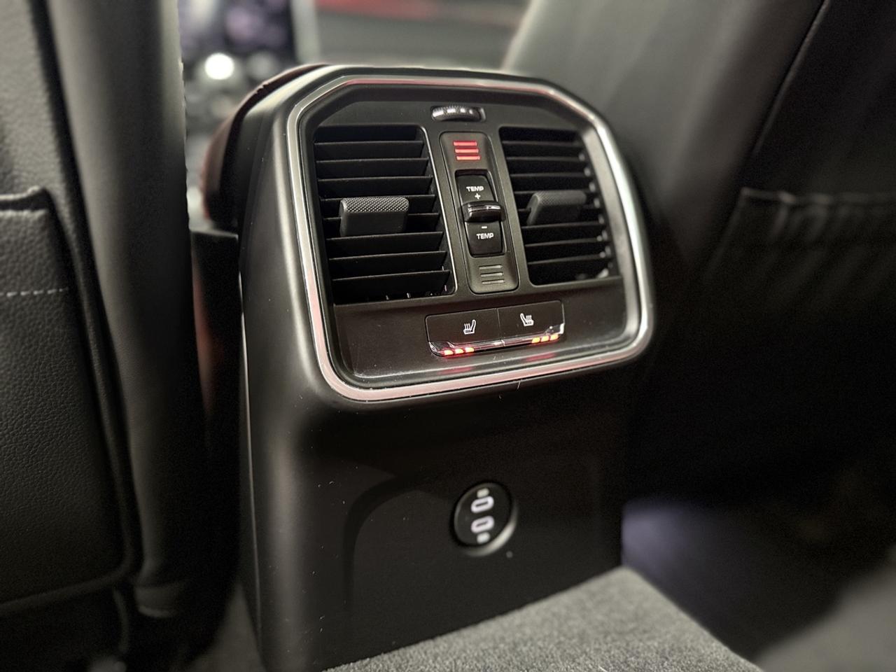 2022 Porsche Macan Base Photo