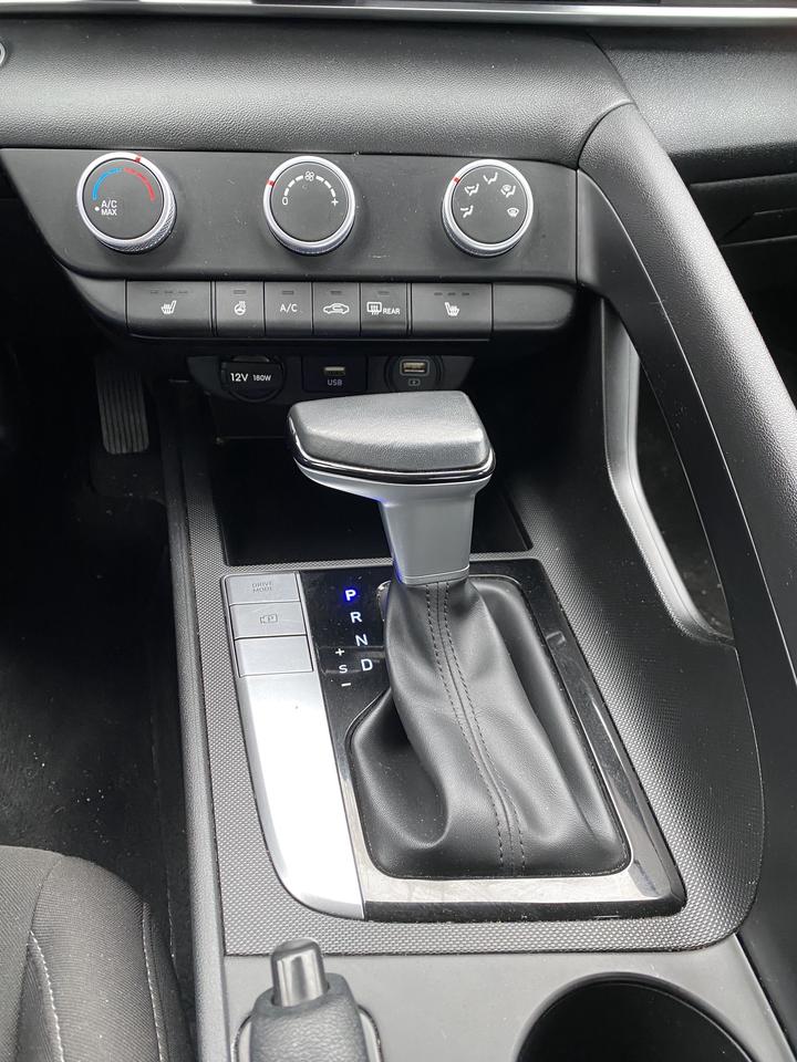 2023 Hyundai Elantra SEL Photo