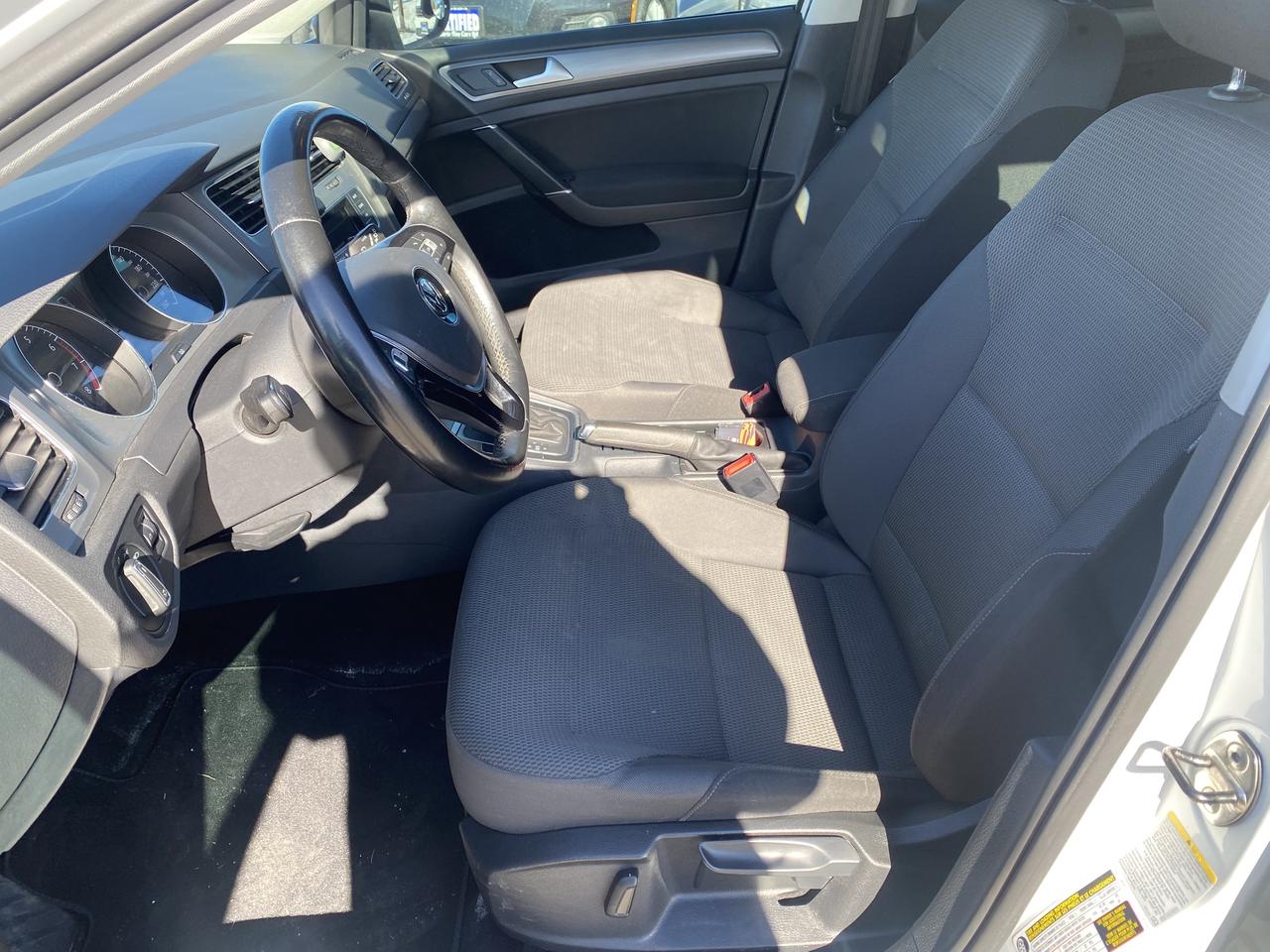 2015 Volkswagen Golf TSI S Photo