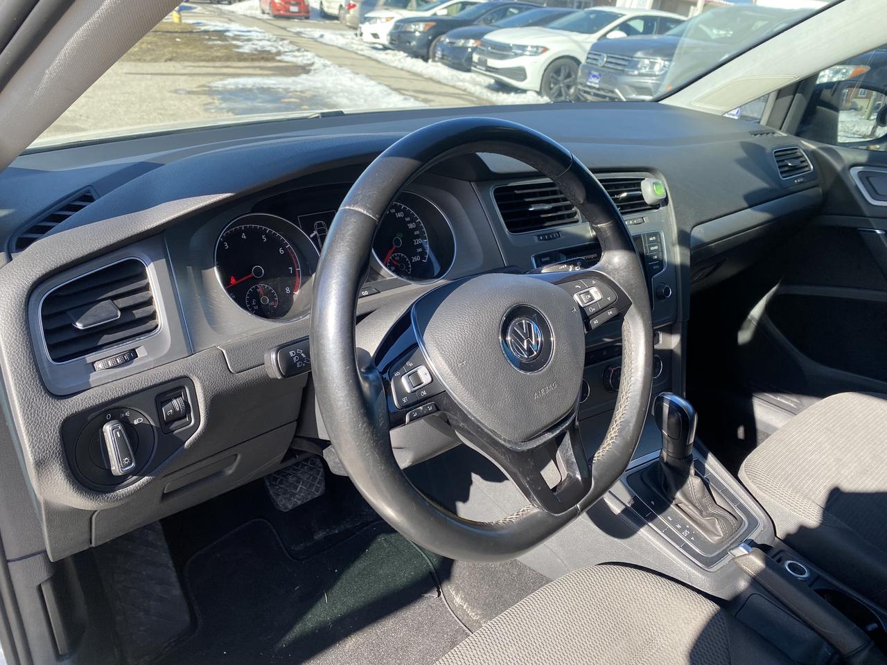 2015 Volkswagen Golf TSI S Photo