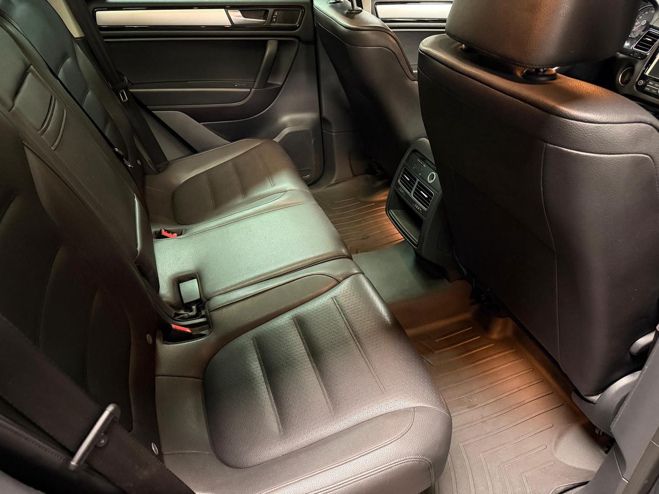 2013 Volkswagen Touareg TDI Sport DIESEL/PANOROOF/ROOF RACKS Photo