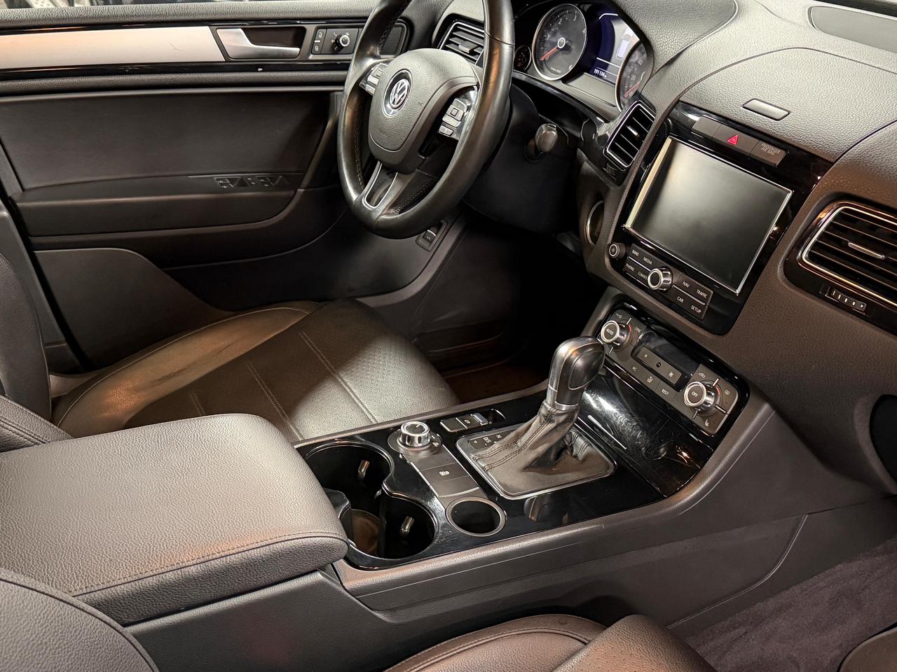 2013 Volkswagen Touareg TDI Sport DIESEL/PANOROOF/ROOF RACKS Photo