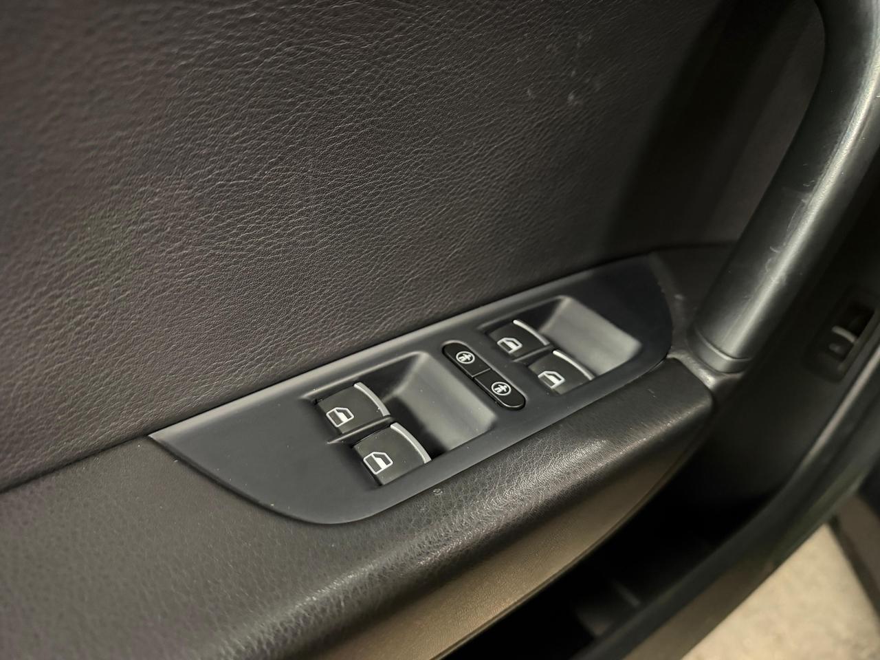 2013 Volkswagen Touareg TDI Sport DIESEL/PANOROOF/ROOF RACKS Photo