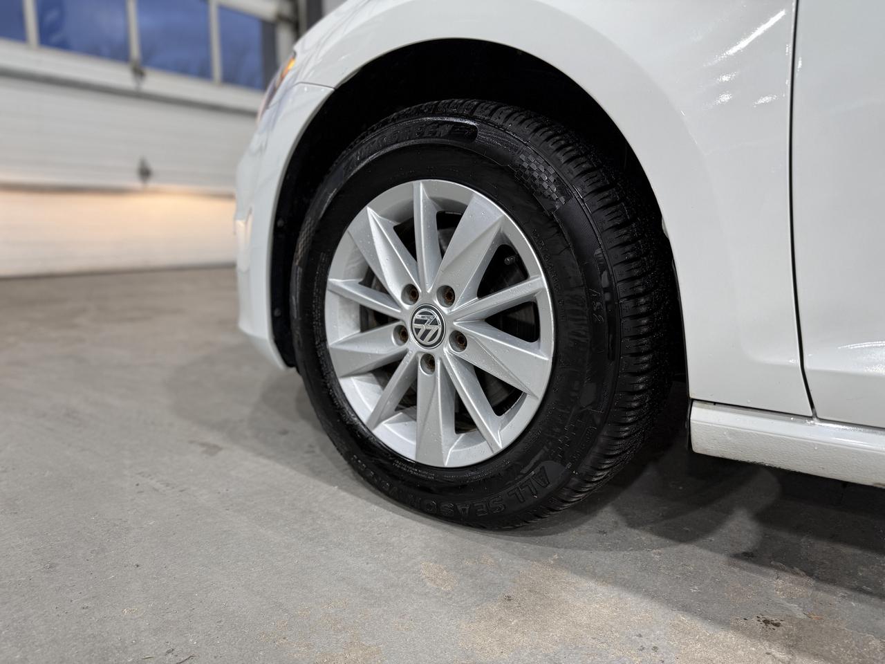 2016 Volkswagen Golf TSI S Photo