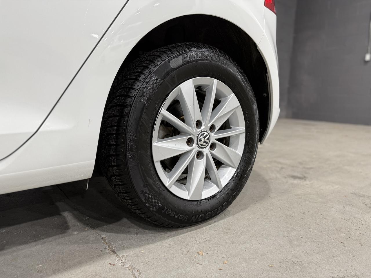 2016 Volkswagen Golf TSI S Photo3